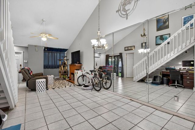 2047 Winners Circle 2047, North Lauderdale, FL 33068