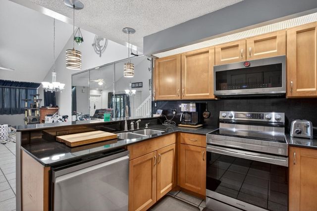 2047 Winners Circle 2047, North Lauderdale, FL 33068