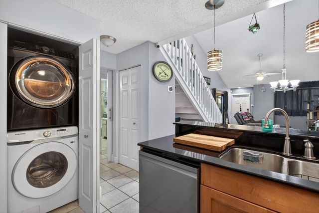 2047 Winners Circle 2047, North Lauderdale, FL 33068