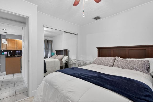 2047 Winners Circle 2047, North Lauderdale, FL 33068