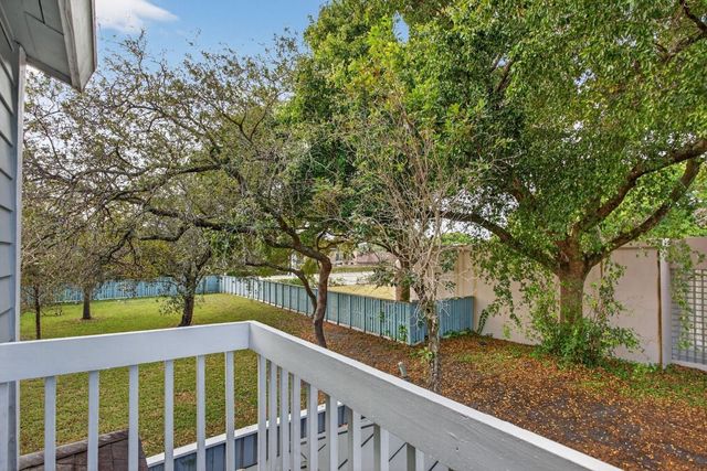 2047 Winners Circle 2047, North Lauderdale, FL 33068