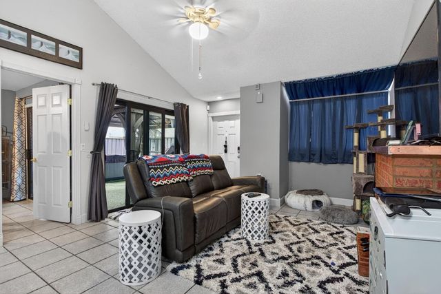 2047 Winners Circle 2047, North Lauderdale, FL 33068