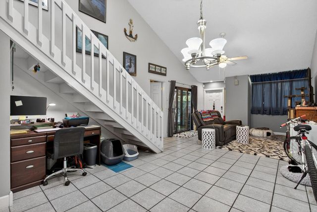 2047 Winners Circle 2047, North Lauderdale, FL 33068