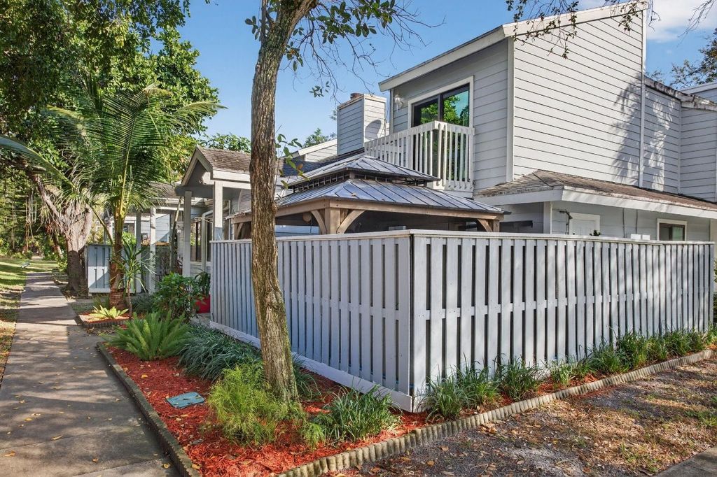 2047 Winners Circle 2047, North Lauderdale, FL 33068