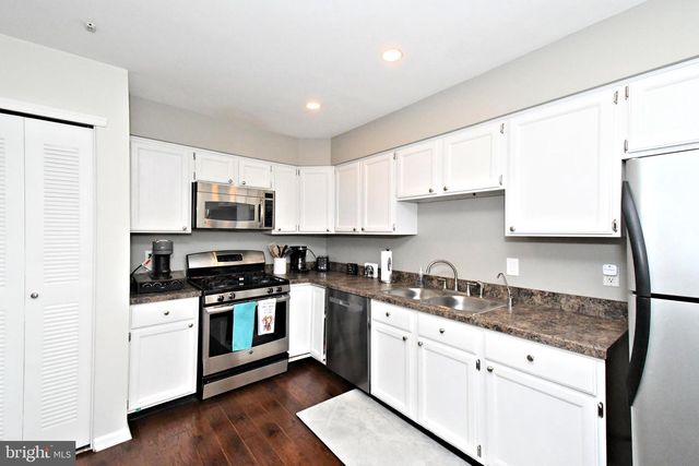 32 SKYVIEW WAY, Newtown, PA 18940