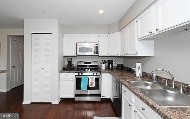 32 SKYVIEW WAY, Newtown, PA 18940