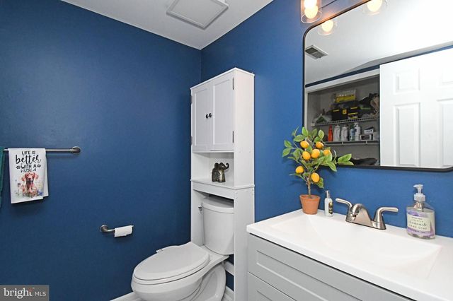 32 SKYVIEW WAY, Newtown, PA 18940