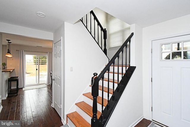 32 SKYVIEW WAY, Newtown, PA 18940