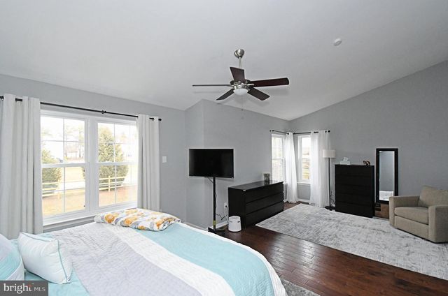 32 SKYVIEW WAY, Newtown, PA 18940