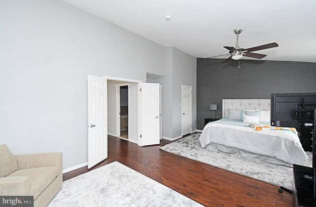 32 SKYVIEW WAY, Newtown, PA 18940