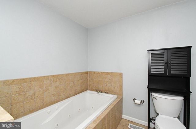 32 SKYVIEW WAY, Newtown, PA 18940