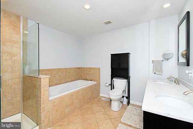 32 SKYVIEW WAY, Newtown, PA 18940