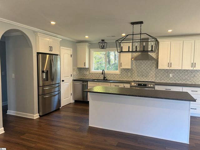 226 Lakewood Drive, Clinton, SC 29325