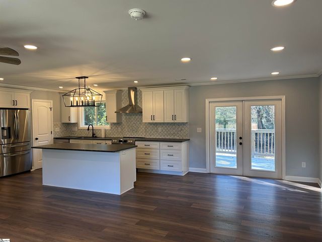 226 Lakewood Drive, Clinton, SC 29325