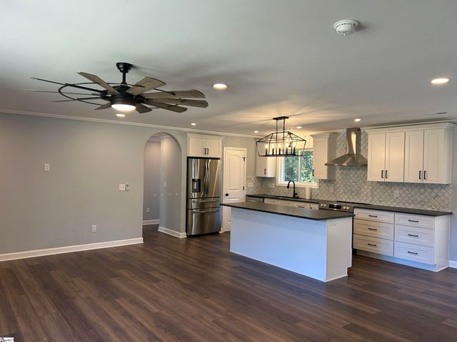 226 Lakewood Drive, Clinton, SC 29325