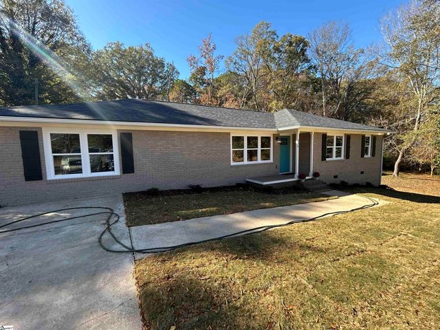 226 Lakewood Drive, Clinton, SC 29325