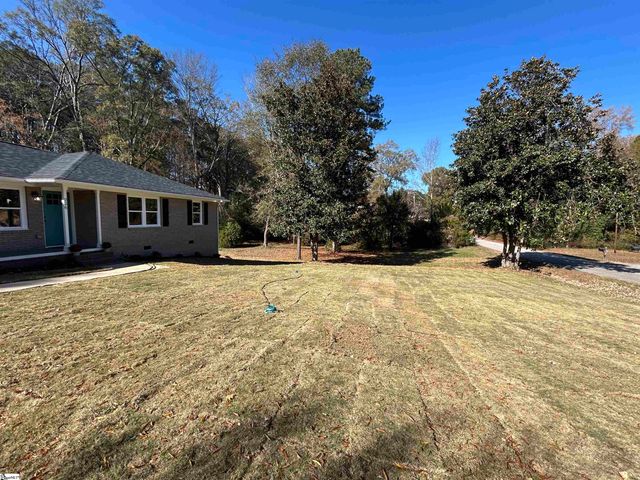226 Lakewood Drive, Clinton, SC 29325