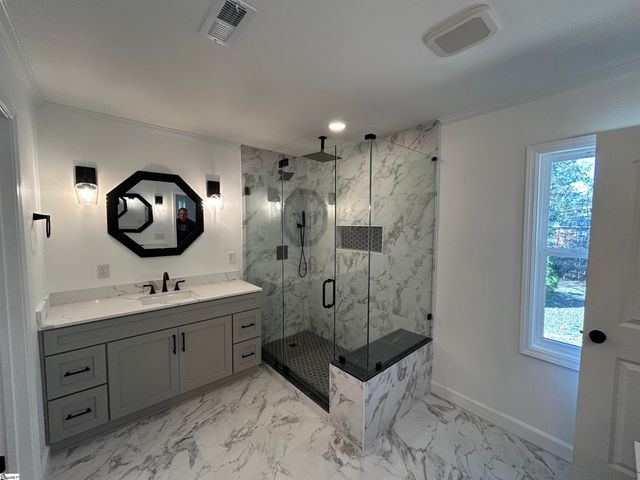 226 Lakewood Drive, Clinton, SC 29325