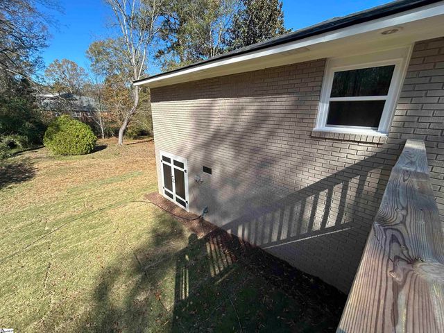 226 Lakewood Drive, Clinton, SC 29325