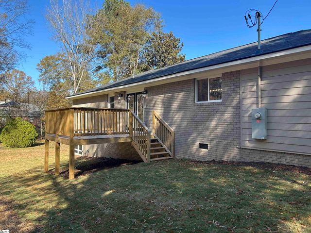 226 Lakewood Drive, Clinton, SC 29325