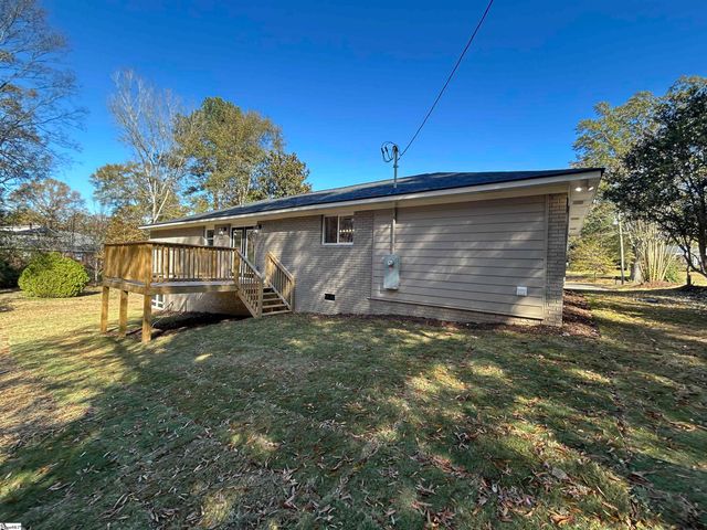 226 Lakewood Drive, Clinton, SC 29325