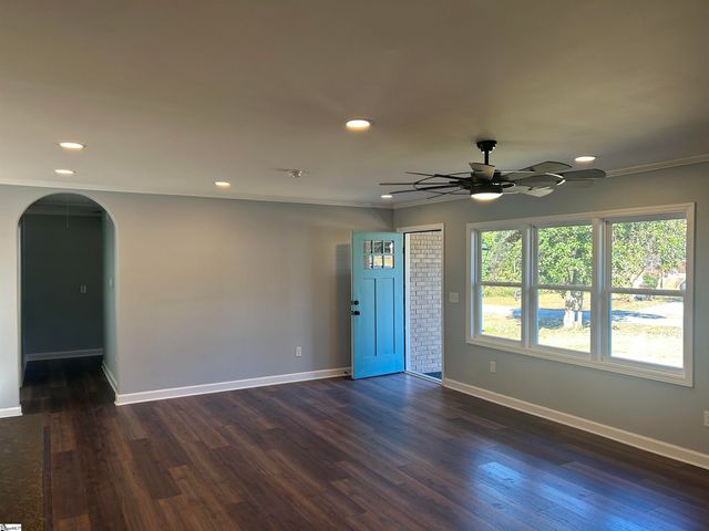 226 Lakewood Drive, Clinton, SC 29325