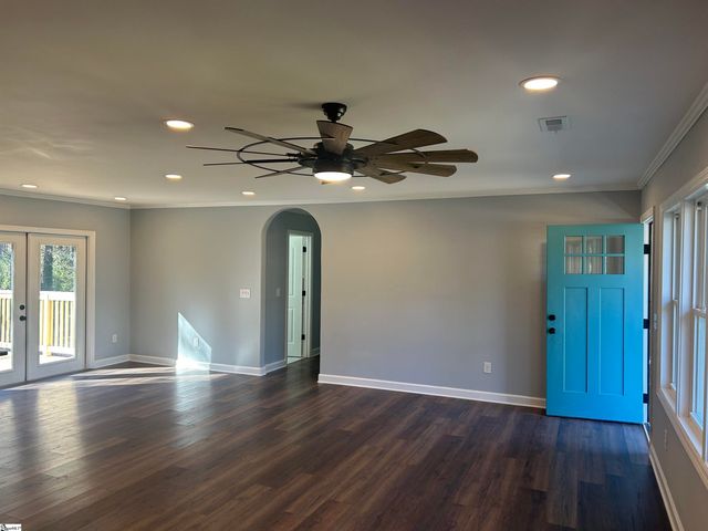 226 Lakewood Drive, Clinton, SC 29325