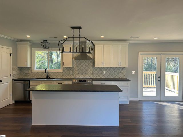 226 Lakewood Drive, Clinton, SC 29325