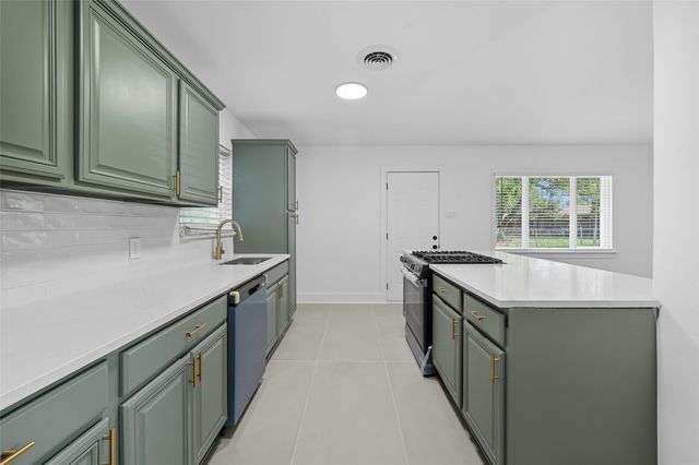 2251 Hartline Drive, Dallas, TX 75228