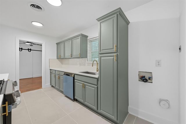 2251 Hartline Drive, Dallas, TX 75228