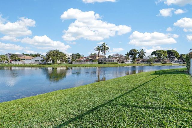 16419 Sapphire Pl, Weston, FL 33331