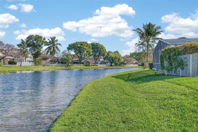 16419 Sapphire Pl, Weston, FL 33331