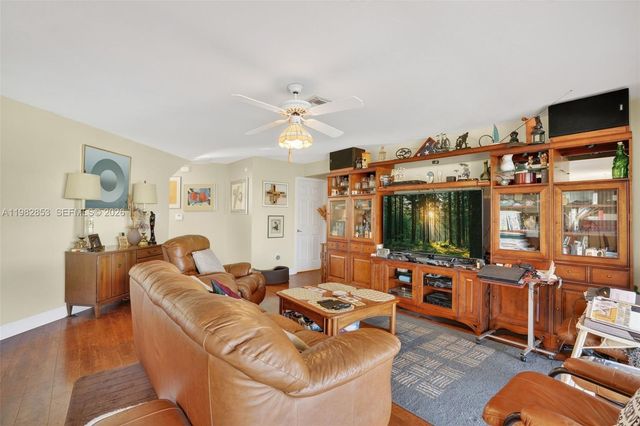 16419 Sapphire Pl, Weston, FL 33331