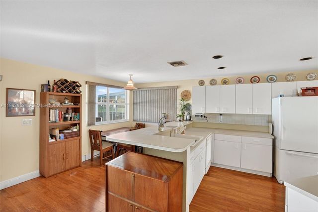 16419 Sapphire Pl, Weston, FL 33331