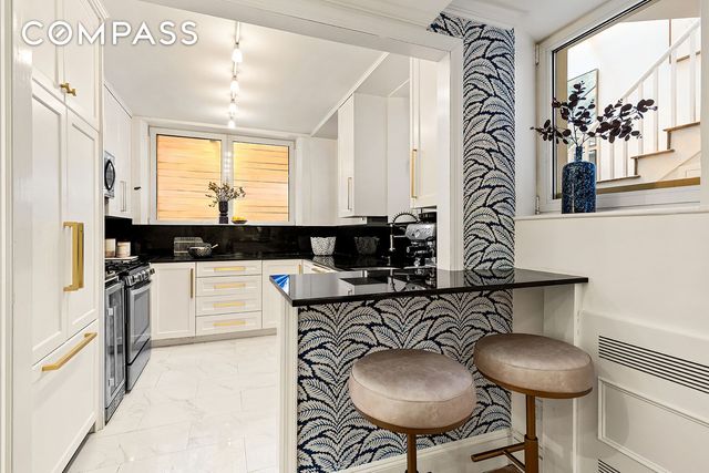 14 E 68th Street B, New York City, NY 10065