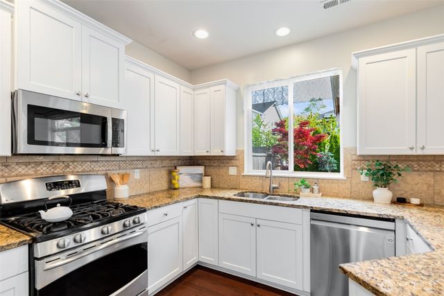 19728 77th Place NE, Kenmore, WA 98028