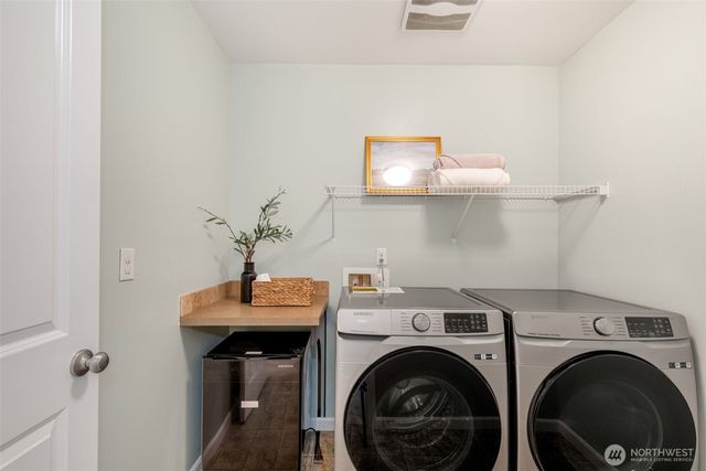 19728 77th Place NE, Kenmore, WA 98028