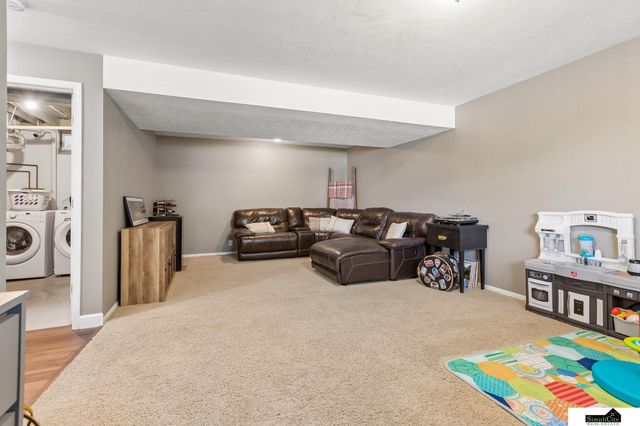 14631 Kansas Avenue, Omaha, NE 68116