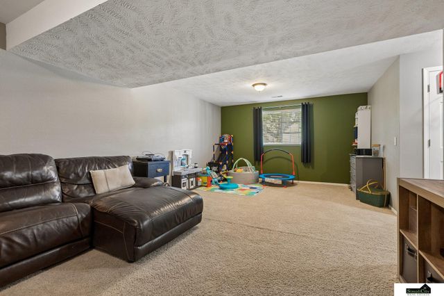 14631 Kansas Avenue, Omaha, NE 68116
