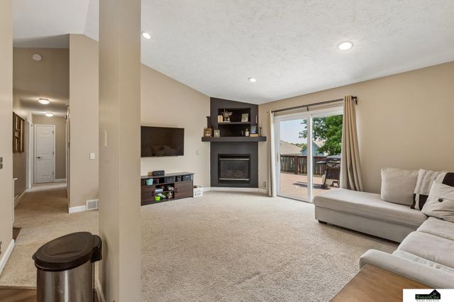 14631 Kansas Avenue, Omaha, NE 68116