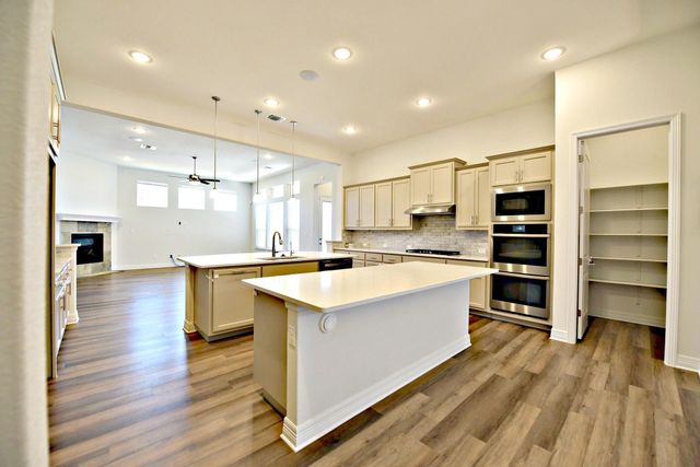 2220 Airport DR, Leander, TX 78641