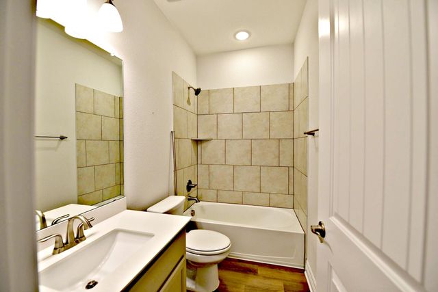 2220 Airport DR, Leander, TX 78641