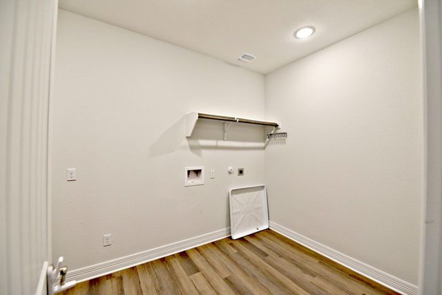 2220 Airport DR, Leander, TX 78641