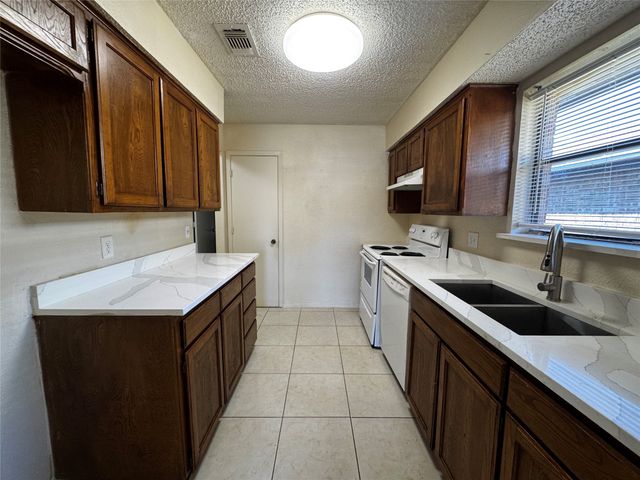 2546 Windy Pine Lane, Arlington, TX 76015