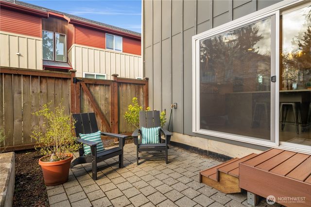 10317 Sand Point Way NE, Seattle, WA 98125