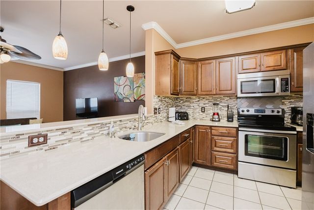 15102 Leeward Dr 502, Corpus Christi, TX 78418