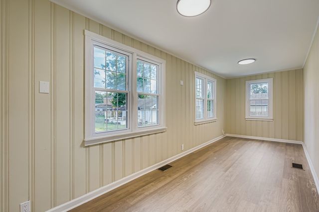 14827 Kenneth Avenue, Midlothian, IL 60445