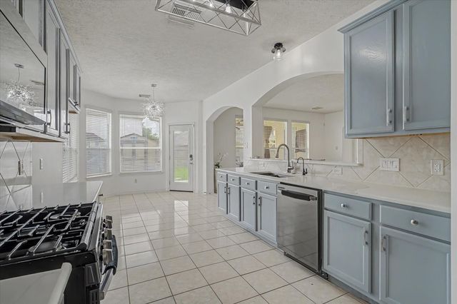 24 Old Presidio Drive, Manvel, TX 77578