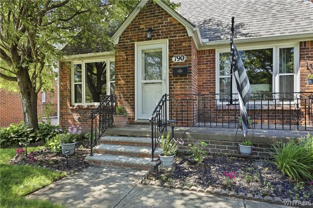 790 Cleveland Drive, Cheektowaga, NY 14225