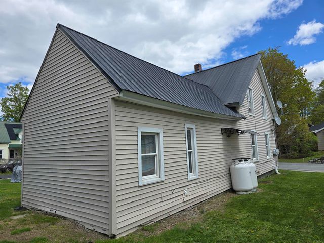 38 Summer Street, Newport, NH 03773